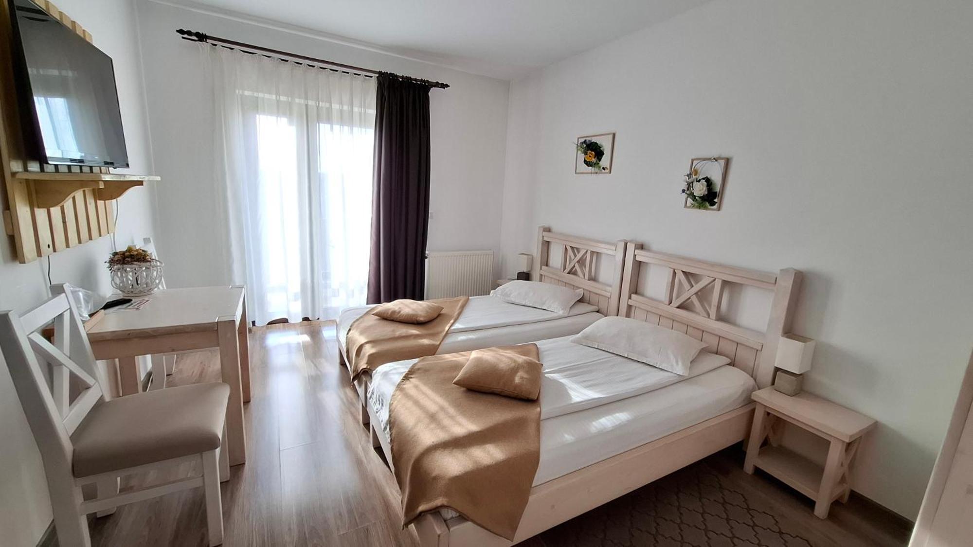 Dor De Casa Hotel Doljesti Exterior photo